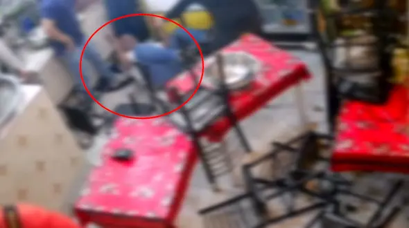 فیلم لحظه قمه کشی اوباش تهرانی در کله پاچه فروشی