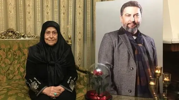 فیلم گریه جگرسوز  مادر مهرداد میناوند با شنیدن آواز بهشتی پسرش درباره مادر ! / چه زود تنهایم گذاشتی !