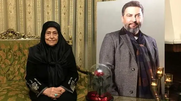 فیلم گریه جگرسوز  مادر مهرداد میناوند با شنیدن آواز بهشتی پسرش درباره مادر ! / چه زود تنهایم گذاشتی !