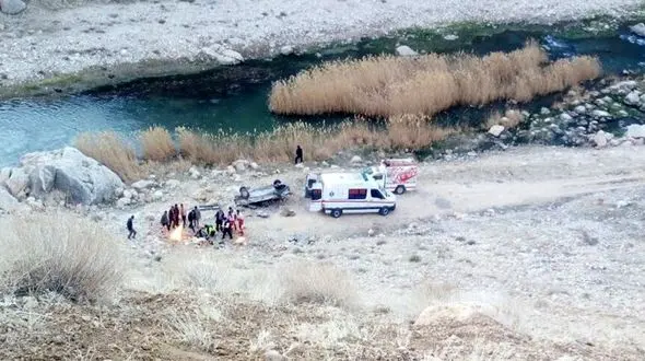 حادثه وحشتناک برای سرویس 5 معلم شهر اردل + عکس حادثه در دره