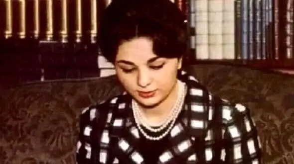 سفر به ایام قدیم؛ کارت عروسی با طراحی افراط و تفریط ملکه از خود مچکر محمدرضا پهلوی