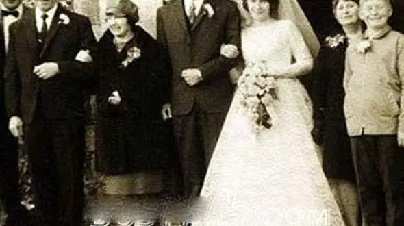 این پیرزن 63 ساله به ازدواج با مردان اعتیاد دارد+عکس