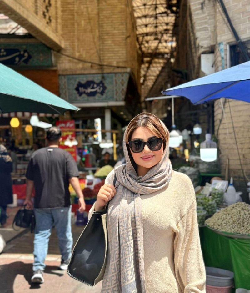 تصاویر | تهران‌گردی بدون حجاب هدیل علیان (سیندرلای فلسطین) مجری سرشناس عرب پس از مصاحبه با عراقچی