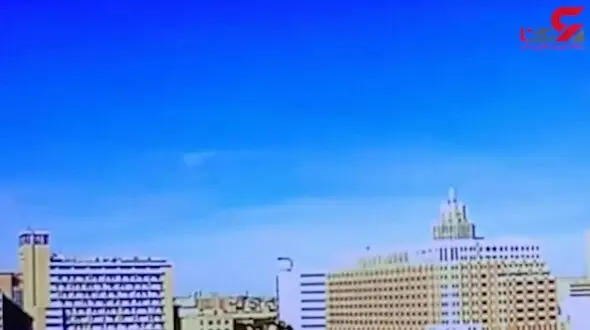 رویت شئ عجیب در آسمان هنگام پخش زنده گزارش هواشناسی +فیلم 