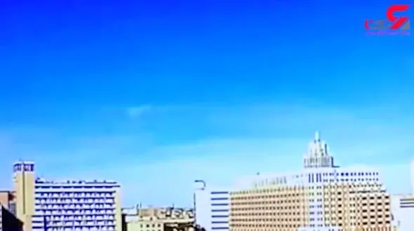 رویت شئ عجیب در آسمان هنگام پخش زنده گزارش هواشناسی +فیلم 