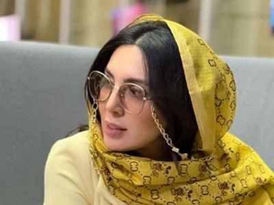 شباهت غیرقابل وصف لیلا بلوکات با خواهرش نوشا/ عین سیبی که از وسط نصف شده باشه! / باور نمی کنید این دو نفر خواهر باشند!