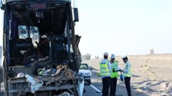 تصادف خونین اتوبوس با تریلی در لرستان + عکس