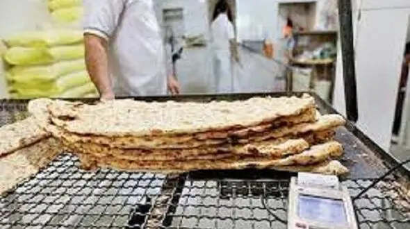 آرد کامل به نانوایی های سمنان راه یافت 
