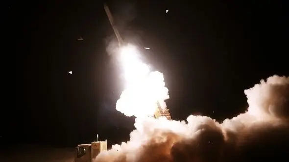  شلیک تمرینی سامانه‌های پدافندی در آسمان منطقه نطنز