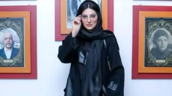 عکس/ سلیقه‌ی پریچهر سریال «هشت پا» در انتخاب مانتوهای مجلسی زیر ذره‌بین/ استایل‌های خاص هلیا امامی با مانتوهای بلندِ خوش‌فرم