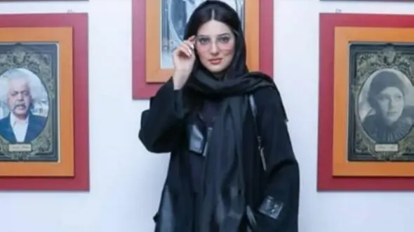 عکس/ سلیقه‌ی پریچهر سریال «هشت پا» در انتخاب مانتوهای مجلسی زیر ذره‌بین/ استایل‌های خاص هلیا امامی با مانتوهای بلندِ خوش‌فرم