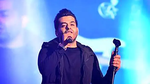  «رضا بهرام» بر سرمزار پدرش + عکس 