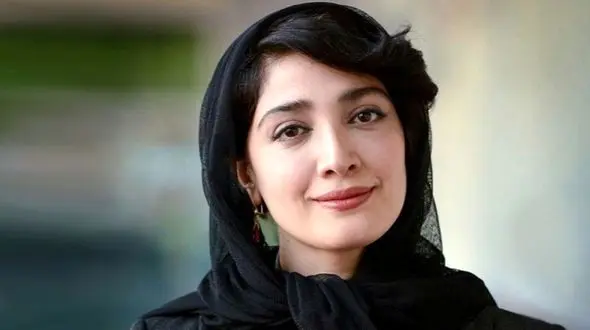 نگاهی به کمد لباس مینا ساداتی؛ همسر بابک حمیدیان که این روزها همه‌جا می‌درخشد