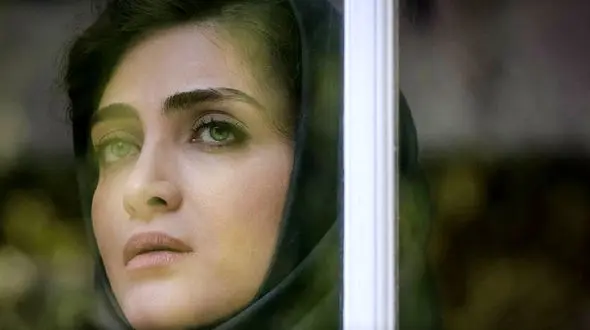 رونمایی «الناز ملک» از تیپ و چهره زمستانی اش/ سیما زخم کاری را با این استایل نمی شناسید 