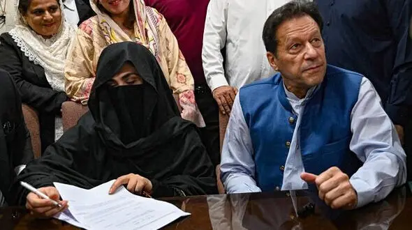چرا عمران خان و همسرش به ۱۷ سال زندان محکوم شدند؟ / جزئیات پرونده‌
