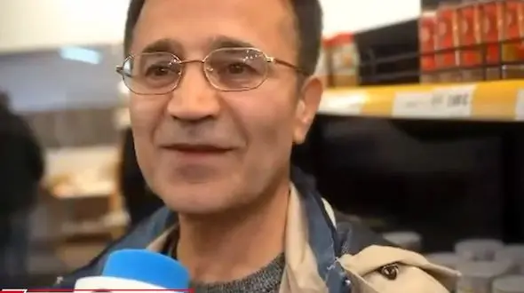 تلاش یک ایرانی برای گرم نگه داشتن تنور نان سنتی در آلمان + فیلم