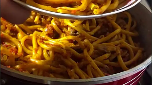 طرز تهیه ماکارونی گیاهی + فیلم 