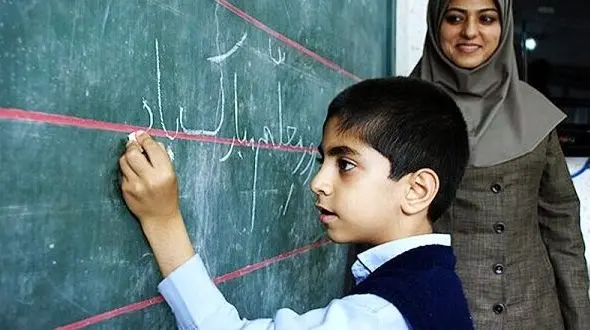 تعداد زیادی از قبول شدگان آزمون استخدامی آموزش و پرورش لنگ گزینش مانده اند/صلاحیت علمی دارند ولی امسال به مدرسه نمی رسند