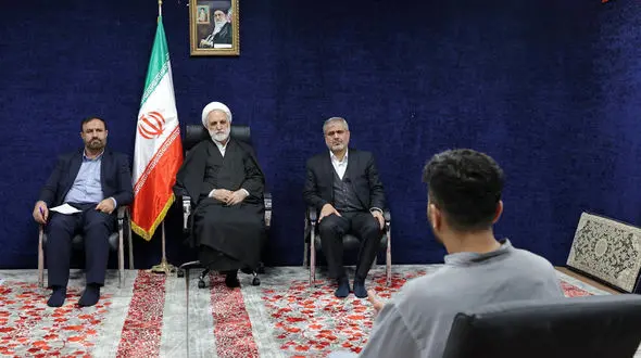 بازدید ۵ ساعته رئیس قوه قضاییه از ندامتگاهِ محل نگهداری برخی از متهمین ارتکاب اعمال تروریستی و آشوبگری