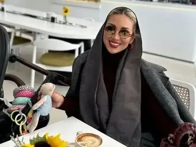 عکس/ رونمایی مینا مختاری، همسر باسلیقه بهرام رادان، از سرویس چایخوری عصرانه شیک و خاصش / اینهمه زیبایی اونم یه جا!