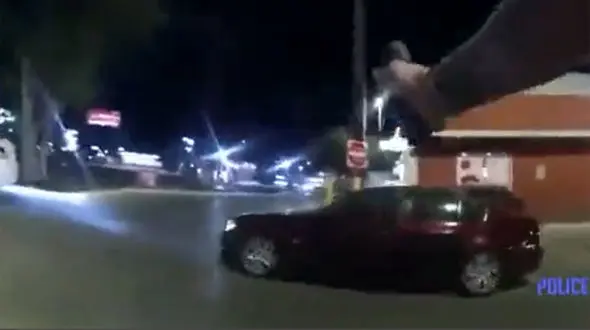 ببینید / لحظه تیراندازی هولناک پلیس به یک نوجوان / پسر 17 ساله فقط یک سوال پرسید + فیلم 