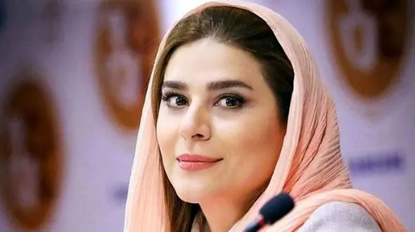 استایل جدید سحر دولتشاهی با ترکیب رنگ های  ترند امسال در 45 سالگی / چهره  کاریماتیک و شیکش را در این سن و سال ببینید