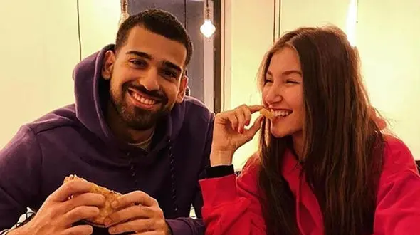 عاشقی خانم بازیگر ترکیه ای به ورزشکار ایرانی ! + عکس جذاب زیر برج میلاد !