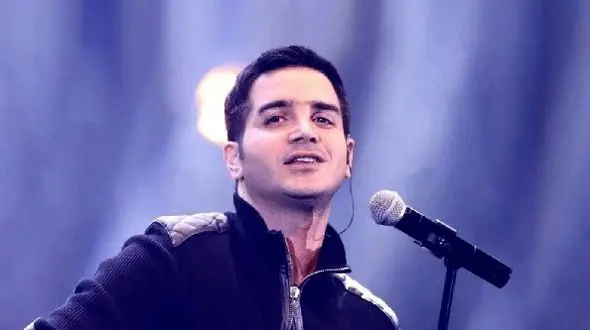 آواز باشکوه و  احساسی یگانه کنسرت  بی تو نمیشه بی تو نمیخوام خوند صدای ریز گریه تماشاچیای عاشق + فیلم