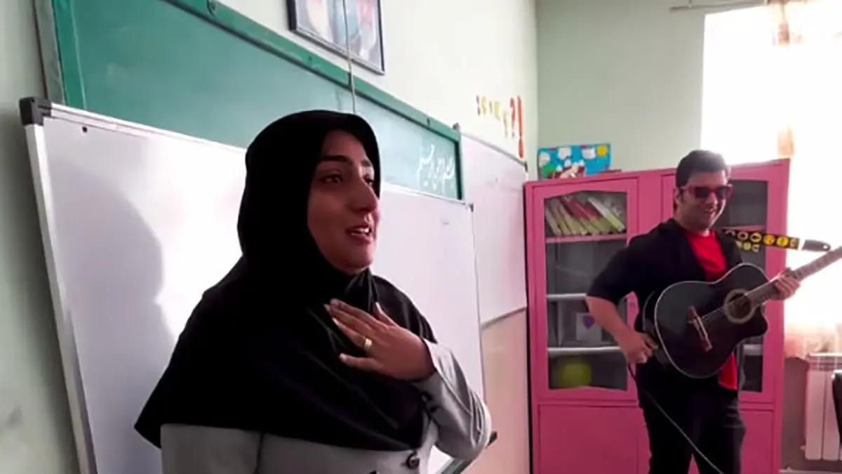 سوپرایز هولناک بر سر کلاس درس / معلم فاصله ای تا سکته نداشت