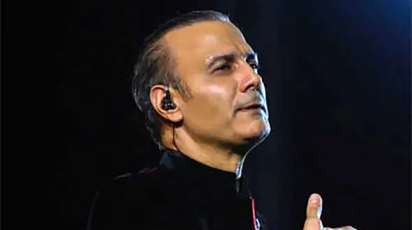 دانلود آهنگ باشکوه علیرضا قربانی به نام مستانه می گریزی/ از ما کشیده دامان مستانه می گریزی