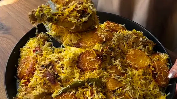 طرز تهیه هات داگ شیرازی و بریانی مغولستانی در منزل