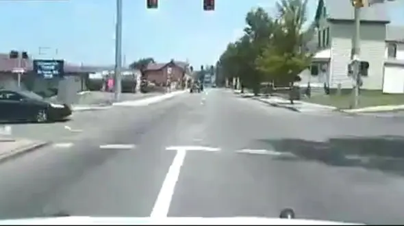 لحظه چپ کردن ماشین پلیس +فیلم