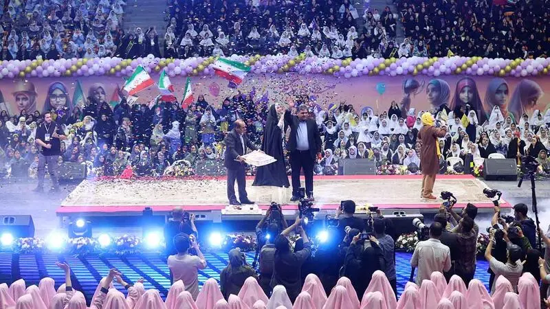 آیت الله سید ابراهیم رئیسی صبح امروز چهارشنبه در آیین گرامیداشت روز دختر و « جشن دختران آرمانی » که در مجموعه 12 هزار نفری آزادی برگزار شد