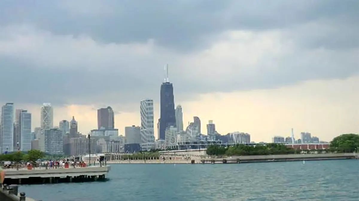 تشکیل کف‌های عظیم روی سطح دریاچه میشیگان