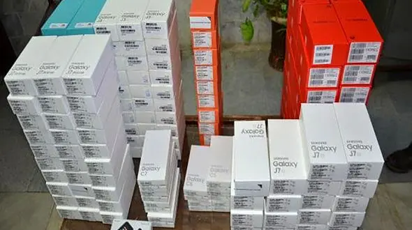 جاسازی 6 هزار گوشی موبایل در جعبه های لوازم یدکی 