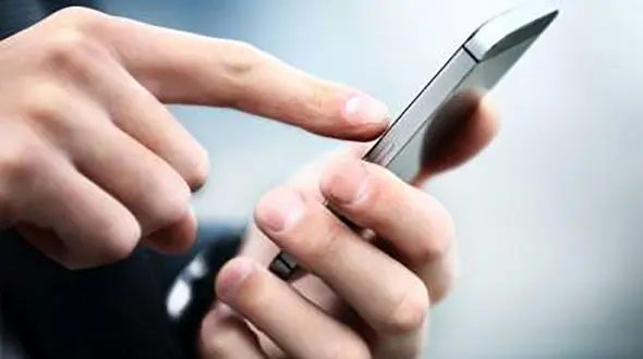 عکس های زن یزدی در شهر پخش شد