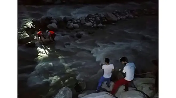 غرق شدن مسافر تهرانی در رودخانه دو هزار تنکابن 