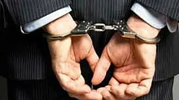 رسوایی مرد خارجی در قزوین / او سارق دلار از آب درآمد