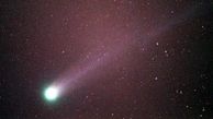 عبور ستاره دنباله دار سبز- آبی از کنار زمین