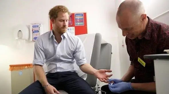 «پرنس هری» تست HIV داد +عکس