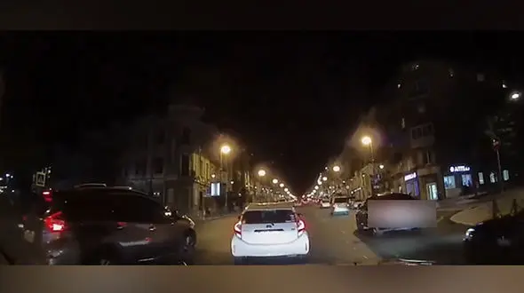 ببینید /  تصادف راننده وسواسی در خیابان خلوت !