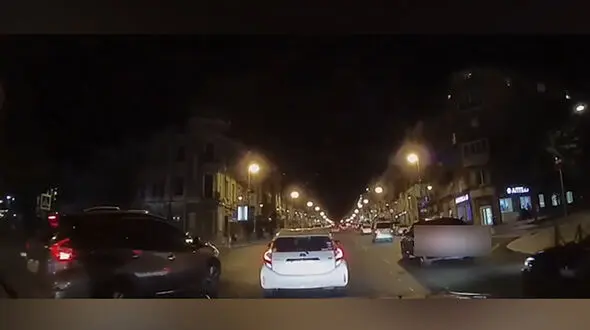 ببینید /  تصادف راننده وسواسی در خیابان خلوت !