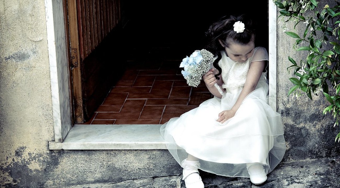  ازدواج دردناک دختر 11 ساله با پدر پیرش /  گریه امان میهمانان را برید + عکس و ماجرای واقعی