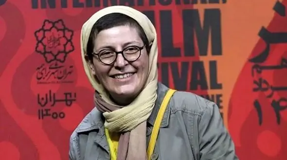 سوسن پرور در یک لایو اینستاگرامی پر از غم: در سریال غربت سیلی محکمی خوردم/ شبی ضبط داشتیم که سگ ها از سرما بیرون نیامده بودند +فیلم