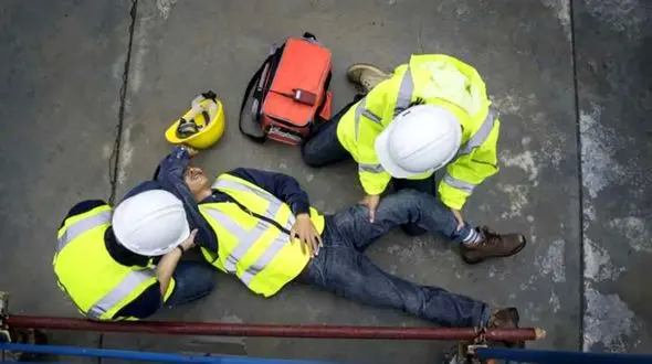 سقوط هولناک کارگر کردستانی از بالای ساختمان نیمه کاره