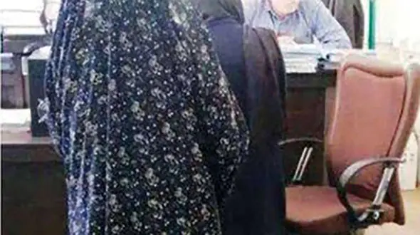 زن جوان تهرانی شوهر پیرش را با شال خفه کرد / او به دختر 14 ساله اش حرف رکیک زده بود