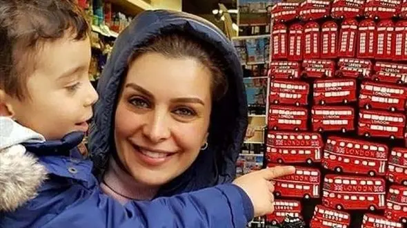 انتشار تصاویر گرم و کمتر دیده شده از ماهچهره خلیلی در خانه خود، ۵ ماه پیش از درگذشت ناگهانی / نوروز ۹۹ در لندن