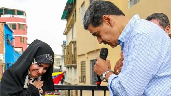 فیلم / تعظیم رئیس‌جمهور ونزوئلا در برابر شجاعت سحر امامی و مکالمه فارسی با این مجری  که شجاعتش دنیا را تکان داد 