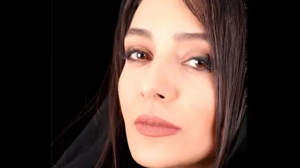 عکس مادر جذاب ساره بیات / شوهرش عاشق این همه جذابیت شد!