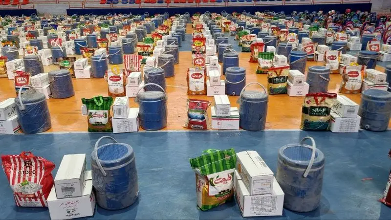 توزیع بسته های معیشتی هلال احمر